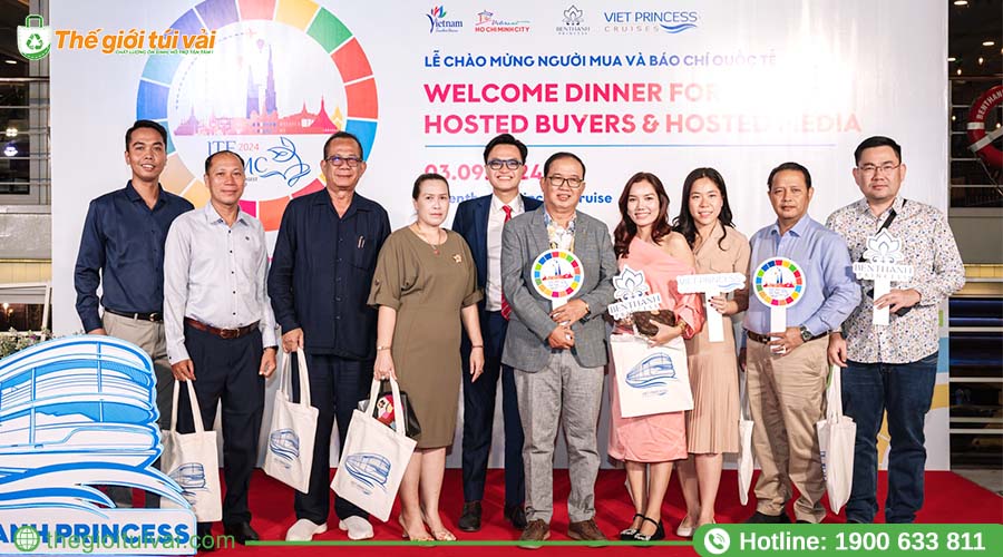 Sử dụng túi canvas đựng quà tặng tại hội thảo