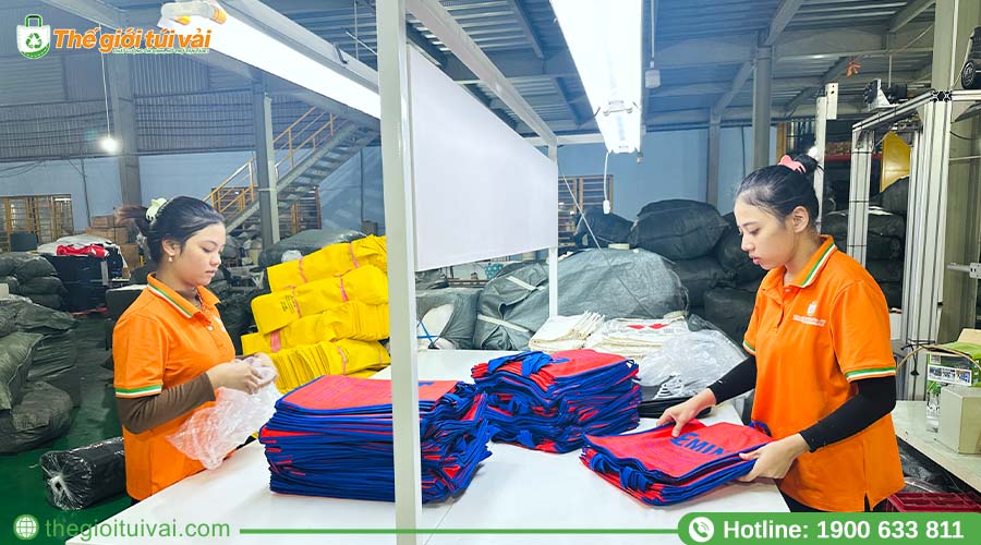 Sản phẩm túi được kiểm tra, đóng gói cẩn thận