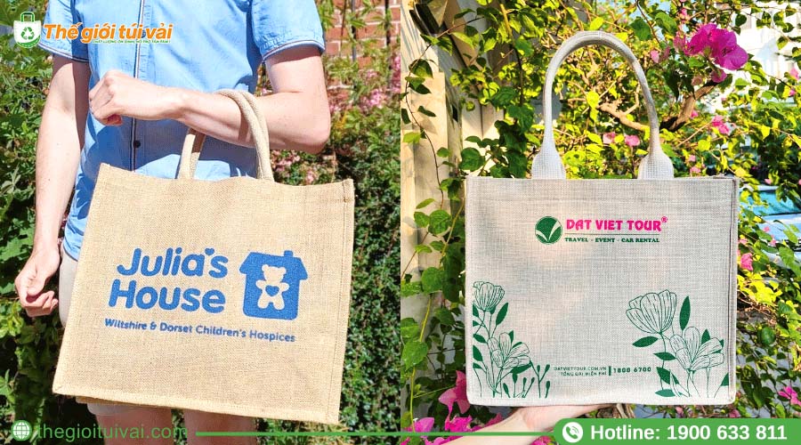 Túi sợi đay với logo doanh nghiệp được sử dụng trên đường phố